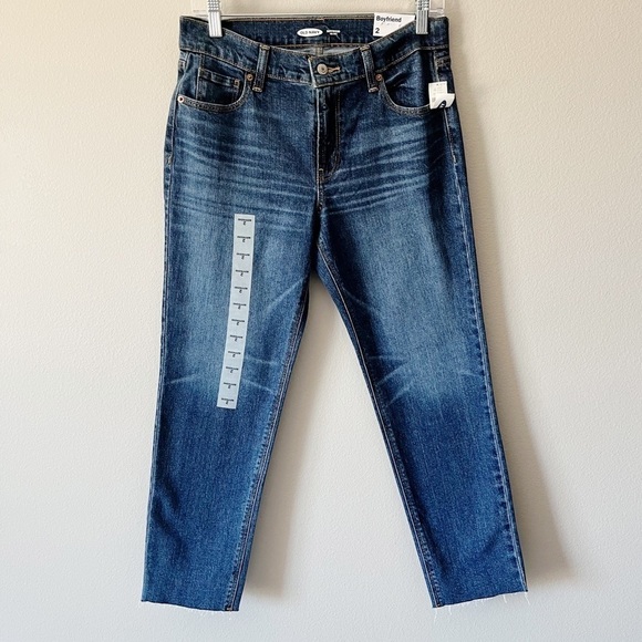 Old Navy NWT Boyfriend Mid-Rise Straight Leg Cropped Jeans Buttercup Wash Sz 2 - Picture 2 of 10